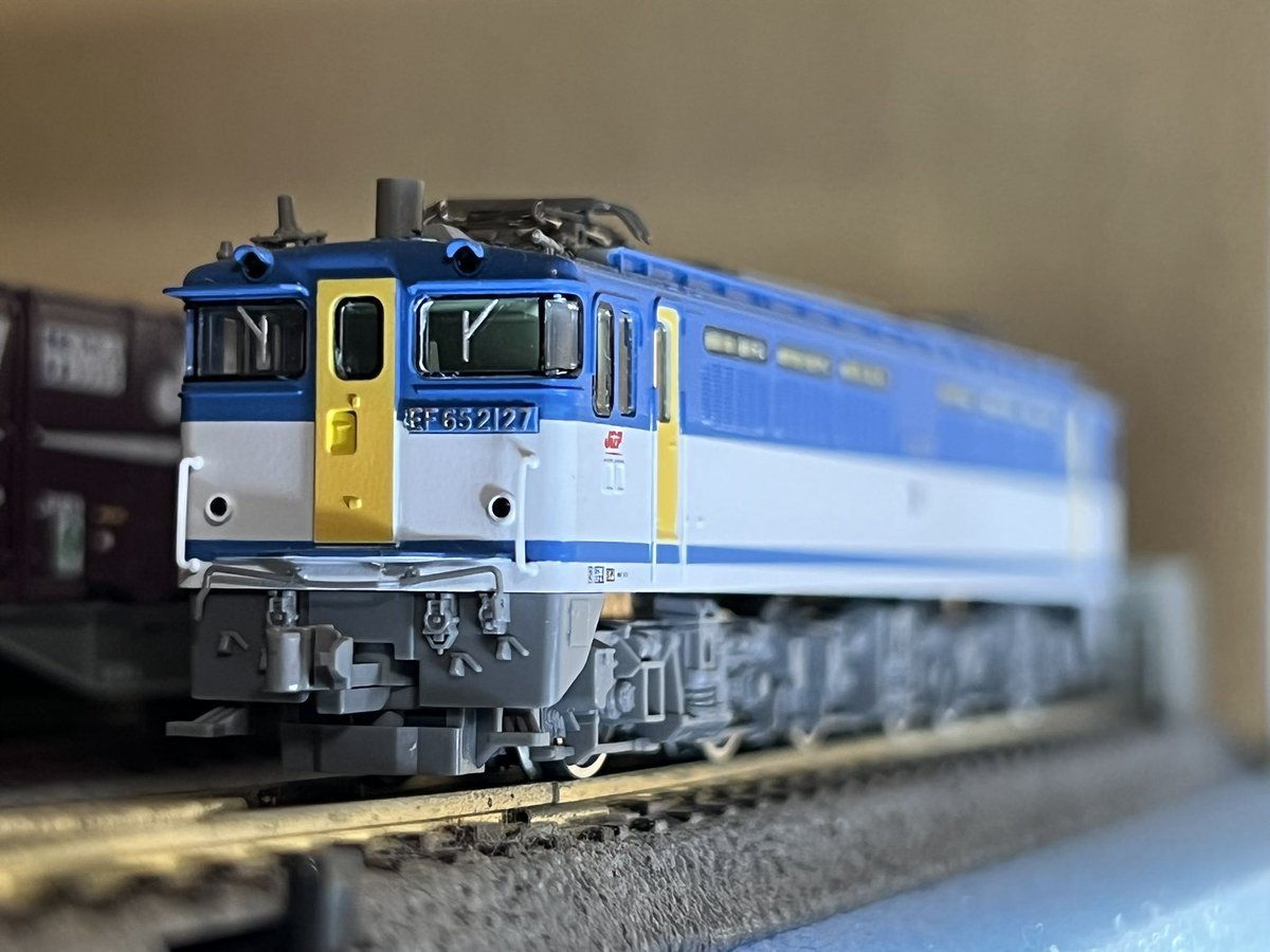 271harukatrain's tweet photo. EF65 2127 https://t.co/juzaAU9Ls9