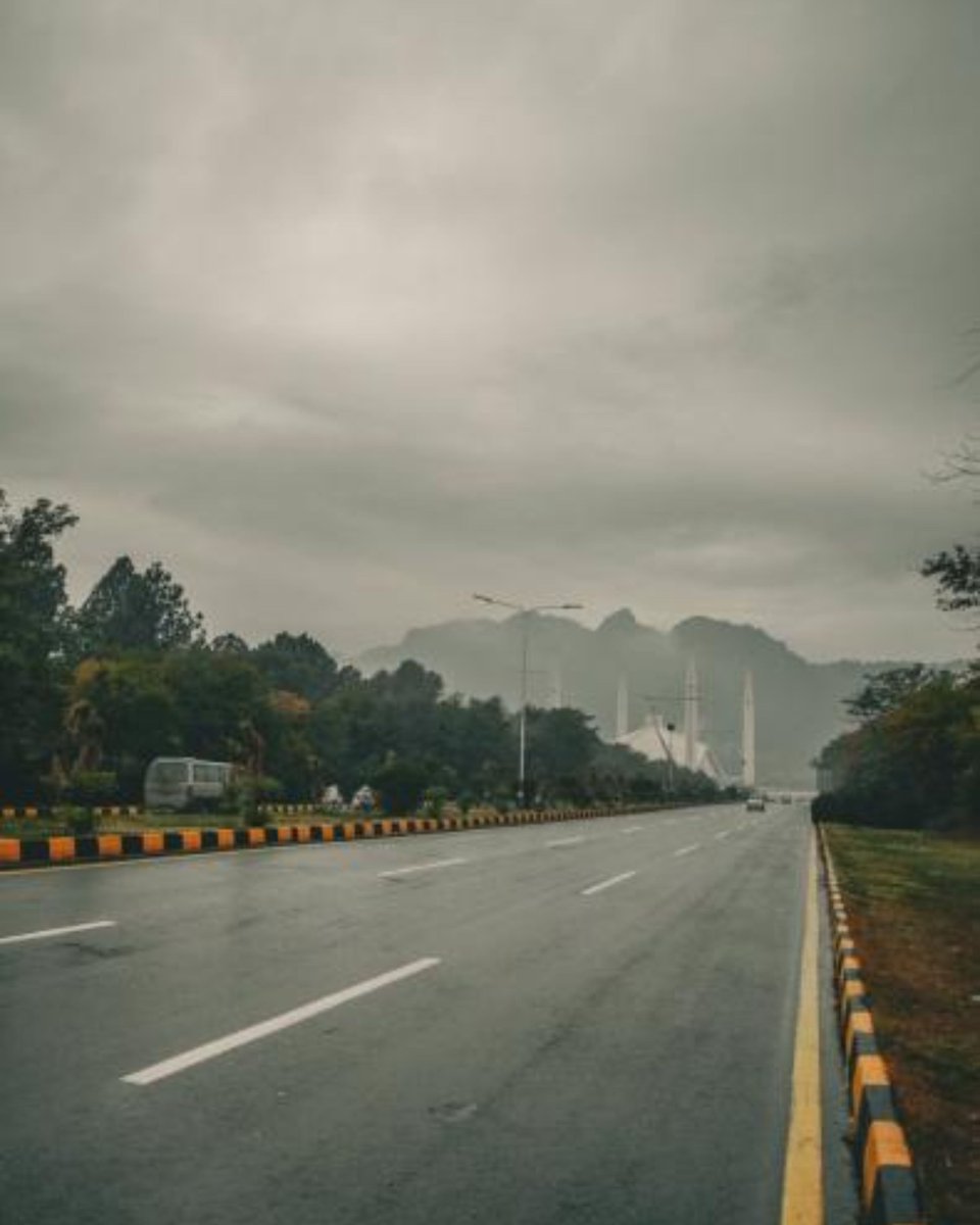 LovinIsloo's tweet photo. Leave it to Islooites to give you THE best shots of Islamabad! 😍😍🤌🏼

📸: @Hassanphotowork

#LovinIsloo #LovinPk #POTD #PhotoOfTheDay #Photography #Islamabas #Islooites #Isloo #Weather https://t.co/H4tWC3ndWn