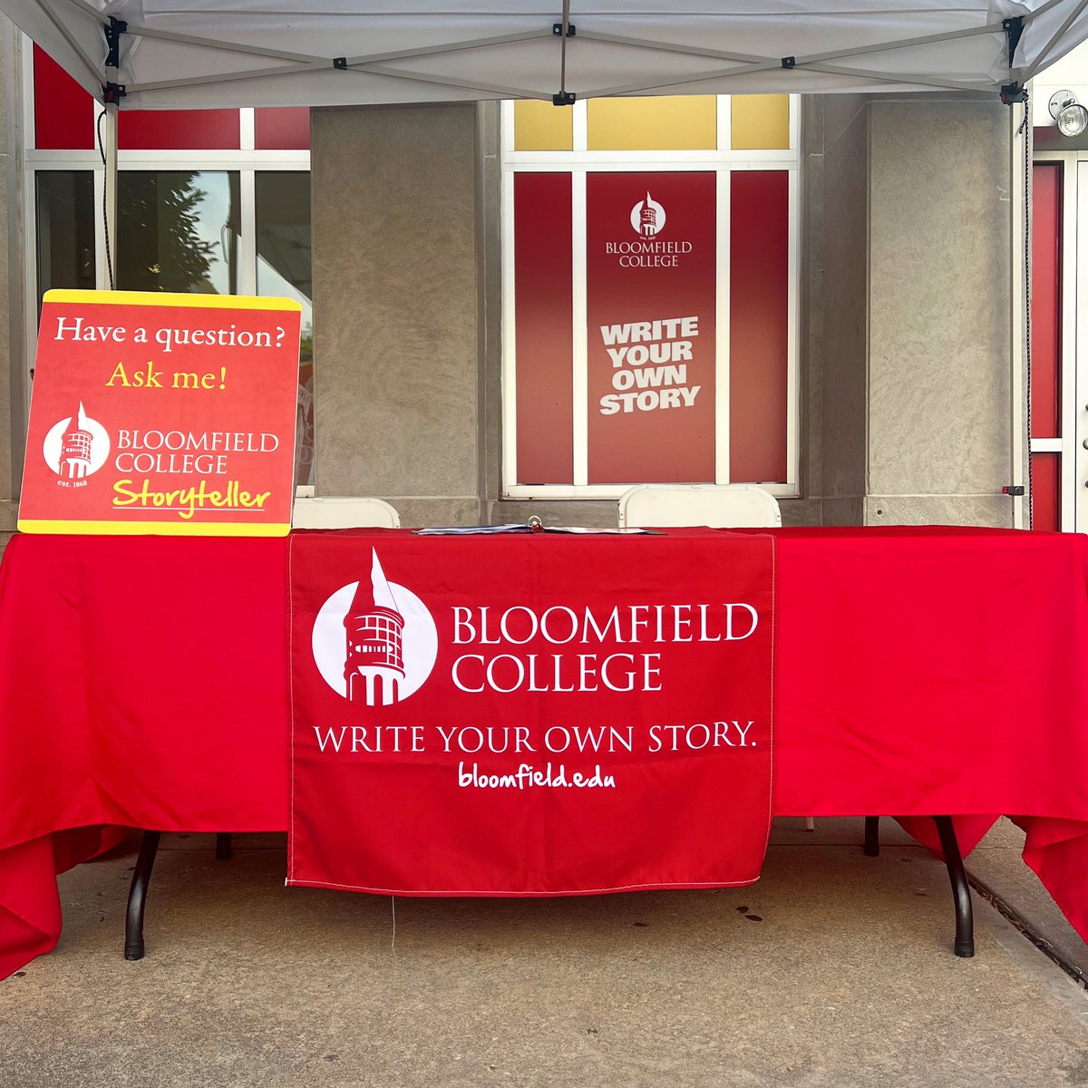 montclair_bc's tweet photo. Happy first day of the semester Bears 😍❤️💛

Our Ask Me Booths will be stationed around campus all week with our Storytellers to help you get acclimated! https://t.co/e2WO4435gd