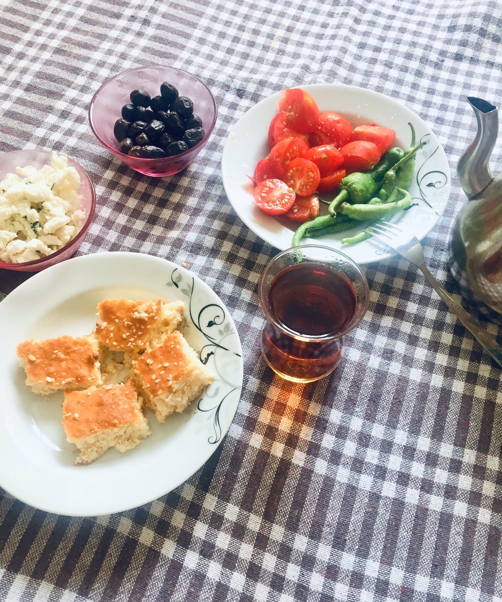 KurdZeynoo's tweet photo. Tıp okuyoruz diye beni de zengin sanıyorsunuz. https://t.co/9A0X7S88YV