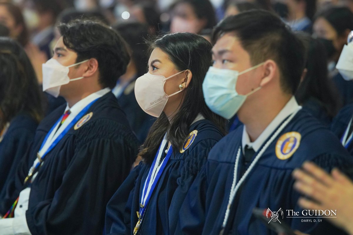 TheGUIDON's tweet photo. IN PHOTOS: Graduating students from the School of Social Sciences gathered today at the Ateneo High School Covered Courts to celebrate completing their degrees in the Loyola Schools. https://t.co/Vx61qRdI5D