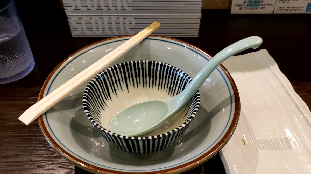 maronpm2's tweet photo. もちろん茶漬けは必須です👍
今回久々の海苔😊麺を包んで、スープ少しかけたご飯を包んで満足🍴🈵😆最後はスープたくさんかけてサラサラ完食です🙏💞
イケてるポルさんごちそうさまでした🙇💕
お心遣いもありがとうございました🙇🙇
#Lightningfire
#ポル座衛門
#女将さんは今日もキレイ💝💝 https://t.co/qI0eX1BnP1