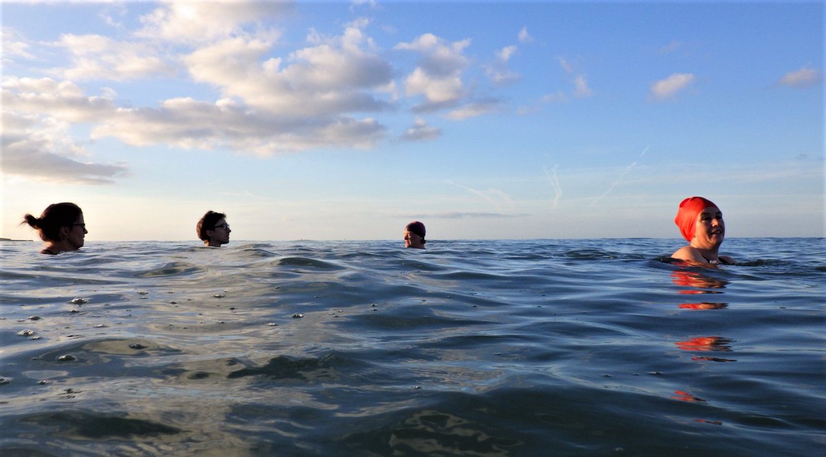 Ravilious's tweet photo. Bank Holiday dipping @purplepuffin #Seaford #Newhaven #Seaswimming #EarlySwim https://t.co/bYIjxpUijU