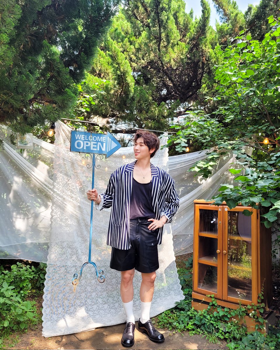 umakecompany's tweet image. [#라이의_현장취재 #박강현]
시어터플러스 마지막 현장 비하인드 💘

모든 컨셉이 찰떡콩떡이라 어떤 컷을 고를지
1227번 고민하게 만든 화보천재만재 강현 배우 💬👏

8월의 끝자락, 여름의 의인화
강현 배우와 함께 행복하고 건강하세요 🌿

#배우 #박강현 #PARKKANGHYUN
#라이트하우스 #LIGHTHOUSE