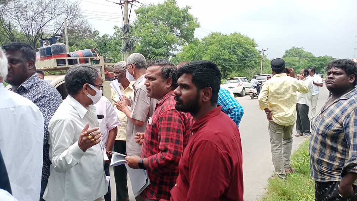 gnrwa's tweet photo. @KTRTRS @Collector_MDL @zckukatpally @acpmiyapur_cyb
Kukatply revenue dept is doing the survey of https://t.co/xtvyEqony7 148-155 without prior notice to the Plot owners and residents, we seek you to stop this unethical activity immediately. 7000 ppl are livng in this gopalnar https://t.co/S7H8BKSXyO