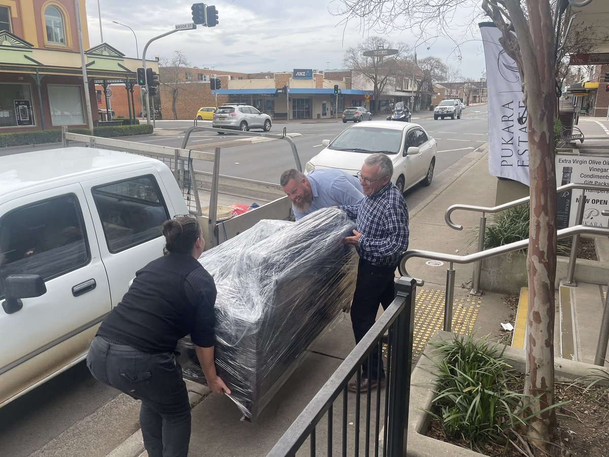 DanRepacholi's tweet photo. The things you get asked to do while at a local mobile office.
One lounge loaded into the Ute.
#MemberForHunter #MobileOffice #Muswellbrook #furnitureremovalist #communityservice #auspol https://t.co/Op6CFt5ftd