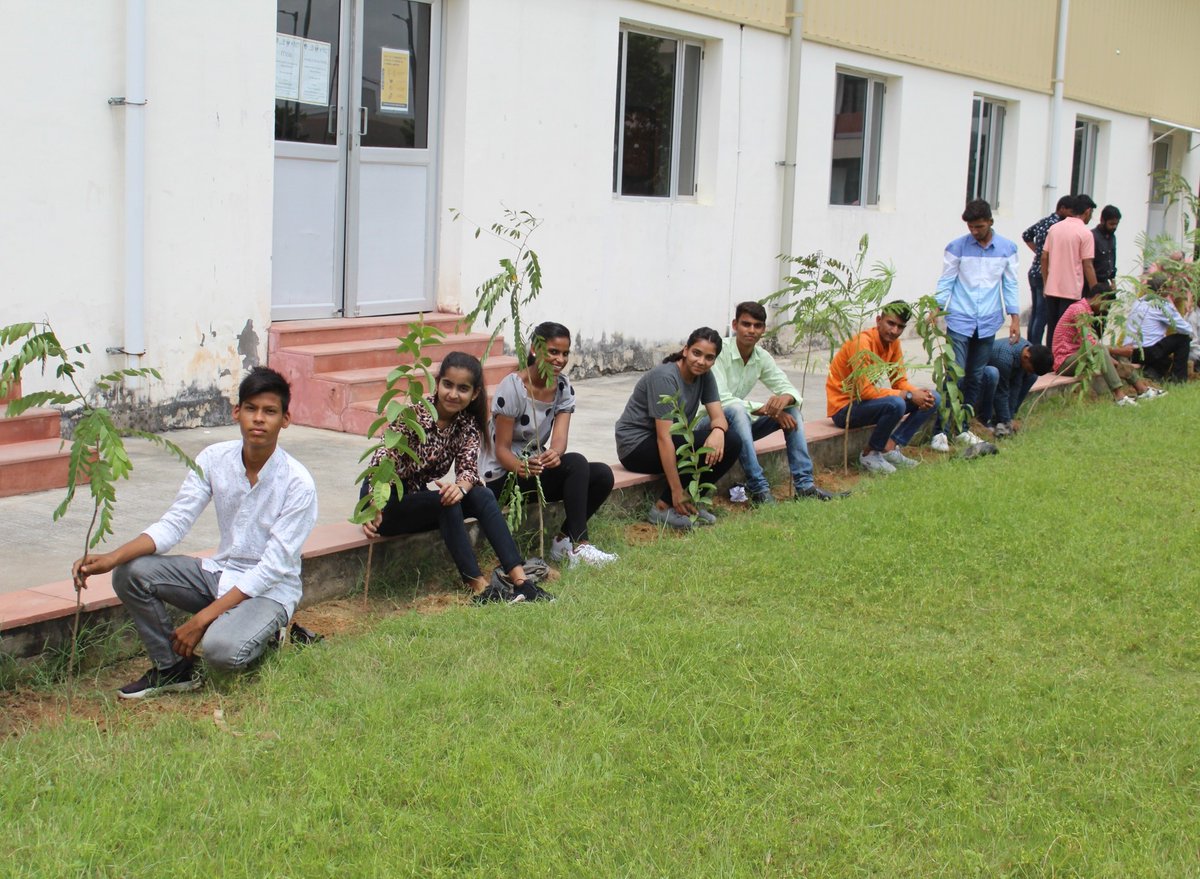 BsduOfficial's tweet photo. #MondayMotivation
One Student 👨‍🎓👩‍🎓 One Tree🌲 
Helping our Planet one TREE at a time! 
Thanks to all who were involved
#CleanGreenBSDU #BSDUSkill #GoGreen #OneStudentOneTree
@EduMinOfIndia @NSDCINDIA https://t.co/ZNUf3SJtMn