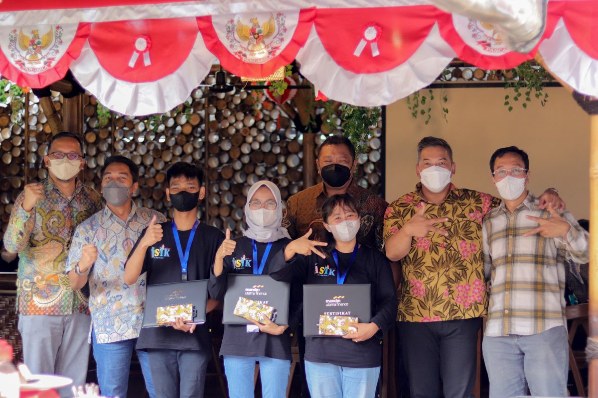 MU_Finance's tweet photo. Diharapkan Program ASIK dapat berlanjut dan terus berkembang mempersiapkan generasi penerus yg baru lulus untuk siap melangkah ke dunia kerja.

#mandiriutamafinance #programasik #ayosiapkerja #mufpeduli #programcsr #csr https://t.co/0u2sHjUSZw