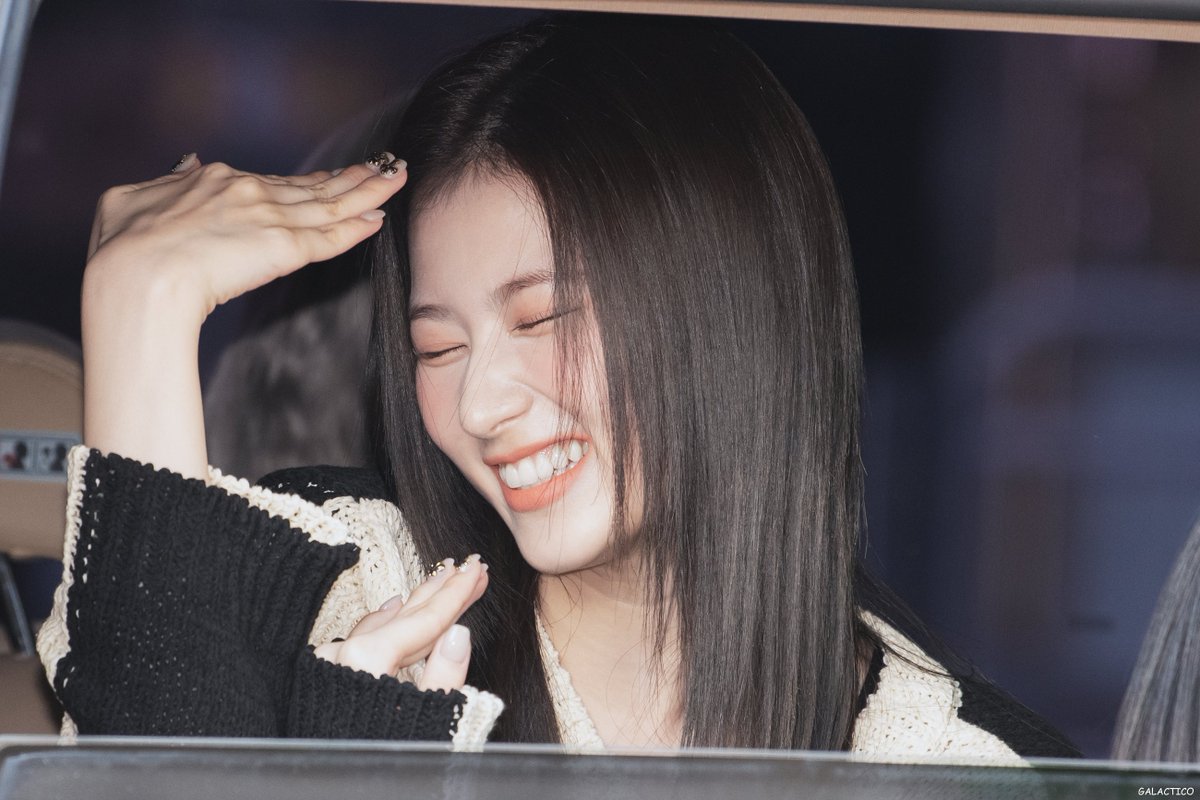 galactico131's tweet photo. 220828 사나 LOVE

#TWICE #트와이스 #사나 #SANA https://t.co/TxmNepNhmB