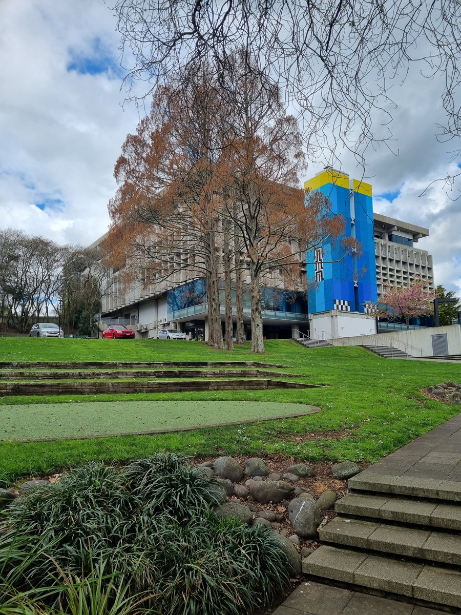 Want to come work in this iconic building with awesome colleagues? There is still a week to apply for our five roles. Check out: waikato.ac.nz/vacancies/curr… @WaikatoLibrary <a href="/waikato/">The University of Waikato 🎓</a> #jobs #library #University #vacancies