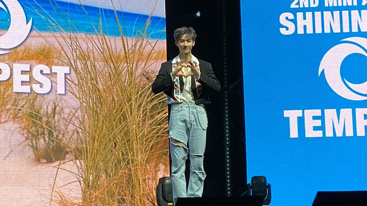 kvibe_yonhap's tweet photo. Regarding the question who fits boy concept the best

#Lew “The member who fits the boy concep the most was #Hyuk. He showed new charm while smiling ”

#Hawrang. “ We can’t forget #Hanbin. He is always so bright and pure.”

#Eunchan “The one who matured the most is #Taerae.” https://t.co/6p2l2dAAwk