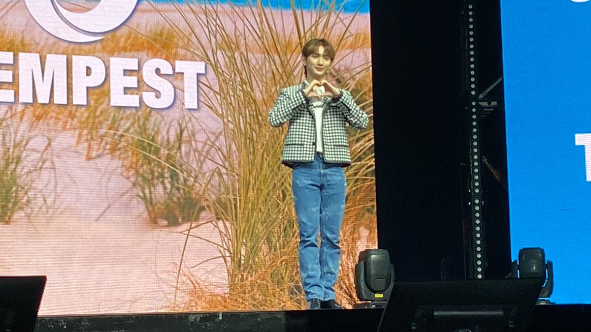 kvibe_yonhap's tweet photo. Regarding the question who fits boy concept the best

#Lew “The member who fits the boy concep the most was #Hyuk. He showed new charm while smiling ”

#Hawrang. “ We can’t forget #Hanbin. He is always so bright and pure.”

#Eunchan “The one who matured the most is #Taerae.” https://t.co/6p2l2dAAwk