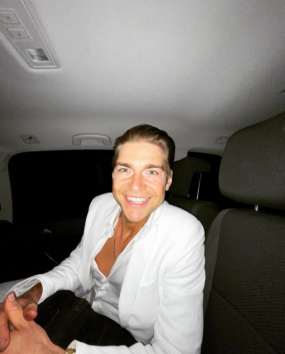 Gucci_Guenter's tweet image. Wie ich um 4:38 Uhr das Kokstaxi mit den Worten "Selam Meister" betrete