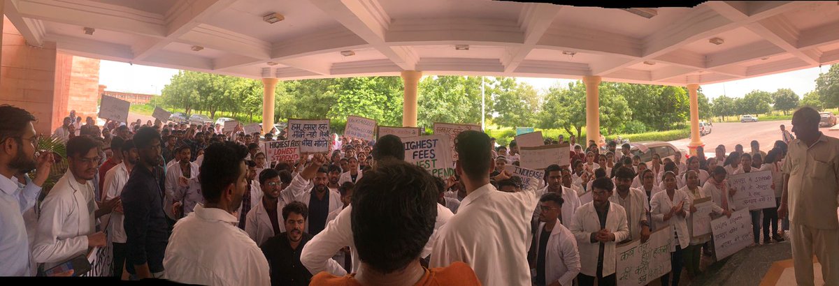 #AyurvedUniversity_UG_PG_STIPEND 
जोधपुर विश्वविद्यालय के अधीनस्थ उदयपुर महाविद्यालय का stipend बढ़ाये हुवे 6 माह से अधिक हो गया। 
Ug का BOM में प्रस्ताव पारित हो चुका है, PG से सम्बन्धित वित्त के सभी प्रश्नों के जवाब दे चुके है।
फिर देरी क्यो??
<a href="/1stIndiaNews/">First India News</a> 
<a href="/ashokgehlot51/">Ashok Gehlot</a>