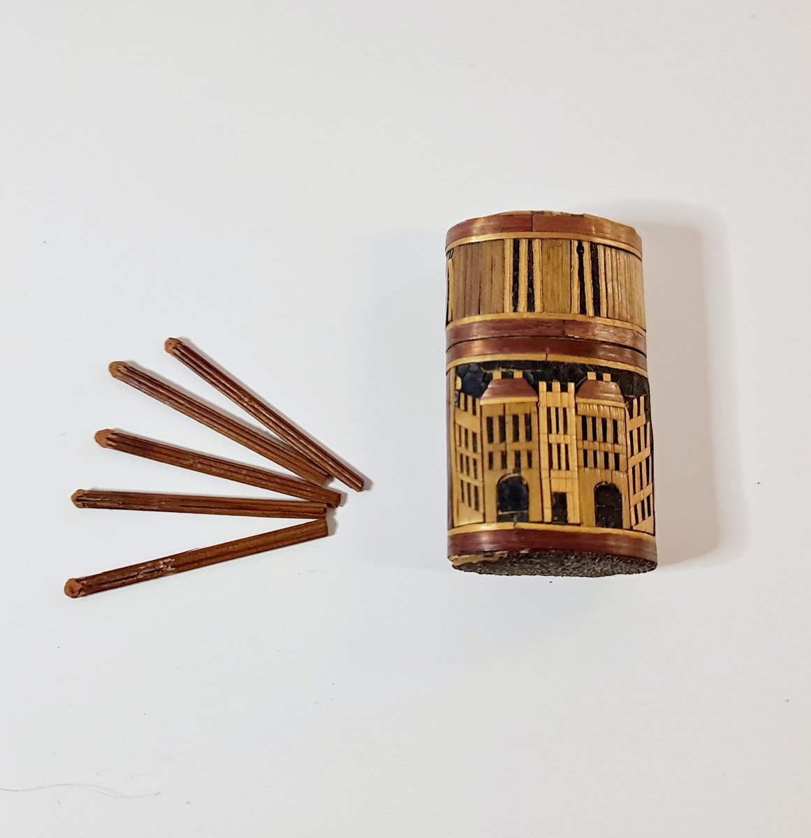 SwanDeverell's tweet photo. Just lotted for our upcoming Antiques and Estates auction. A lovely straw vesta case with sand striker and even some matches.

Auction opens at 7am on Saturday 3 September.

#antiques #vintage #collectables #vesta #vestacase #tobacciana #auction #auctionhouse #centralcoastnsw https://t.co/d00eTCbPJY