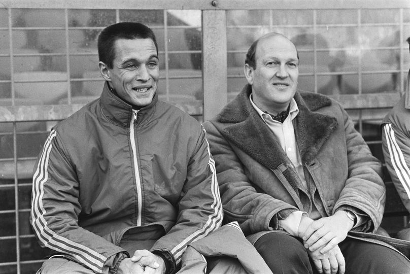 Voetballegends1's tweet photo. Vandaag is de geboortedag van Simon Kistemaker. Tussen 1982 en 2009 boekte “De Kist”als trainer successen bij o.a. DS'79 en @degraafschap. Met beide clubs promoveerde Kistemaker (foto NationaalArchief) naar de Eredivisie. #simonkistemaker #degraafschap https://t.co/v7qgldeU6d