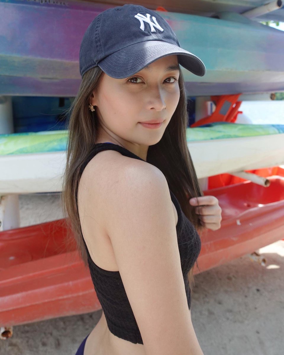 isabellaohoo's tweet photo. dive with me? ☀️ https://t.co/CQf5p9Kot9