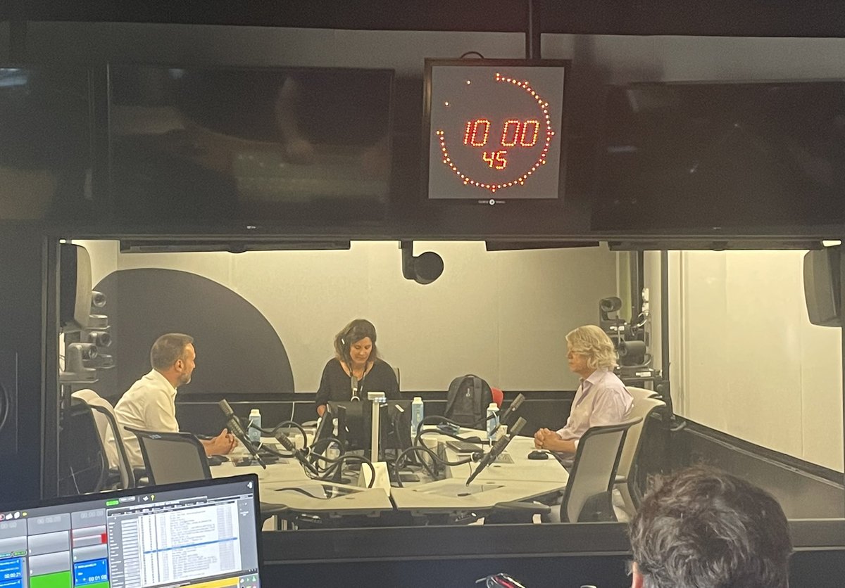 CaroleCourson's tweet photo. #RentreeRadio
@AvecPhilo c’est la nouvelle émission de philosophie menée par Géraldine Muhlmann.
Chaque jour à 10h, une heure d’échanges autour des questions philosophiques que nous posent l’actualité : La légitimité du pouvoir, à suivre toute cette semaine sur @franceculture https://t.co/3sPQAgNBGQ