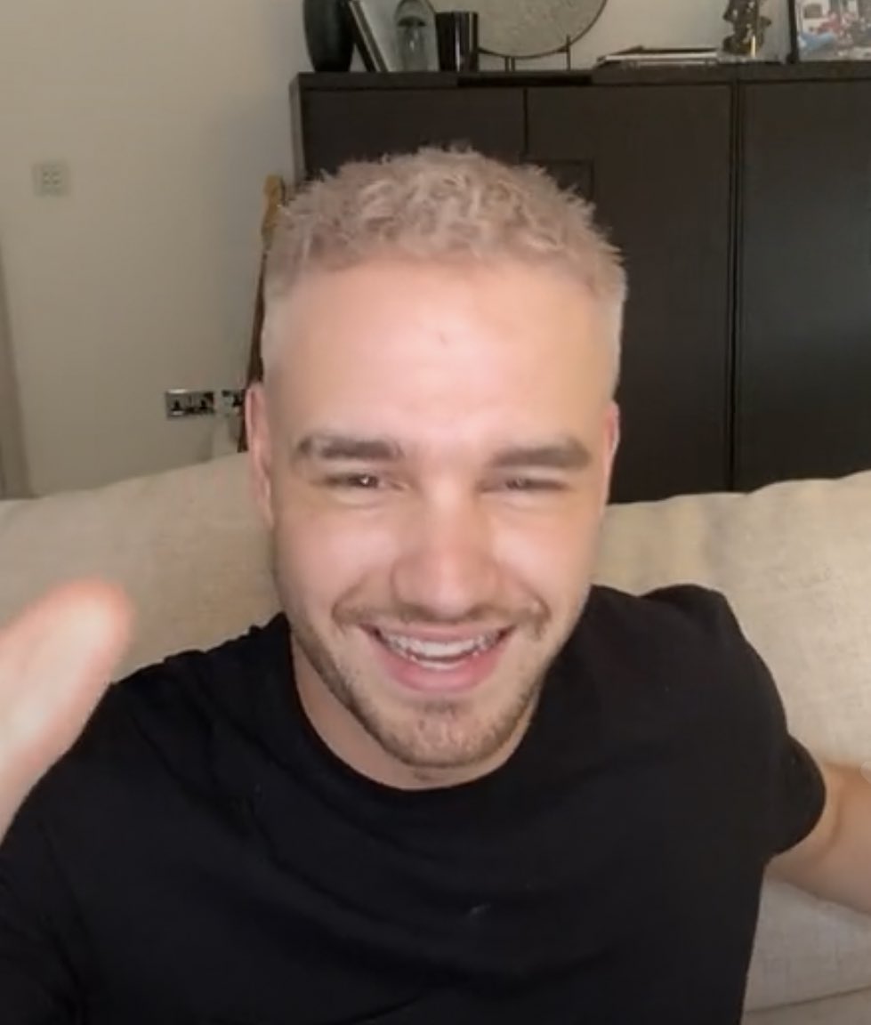 🎉🎂👏🏻 ¡¡Queremos desear un muy feliz cumpleaños a <a href="/LiamPayne/">Liam</a>, uno de los artistas más talentosos e increíbles y con un corazón que no le cabe en el pecho!! 🎂👏🏻🎉

Esperamos que los 29 lleguen cargados de nuevos momentos increíbles y nueva música 😍🙌🏻🎶

#HappyBirthdayLiam