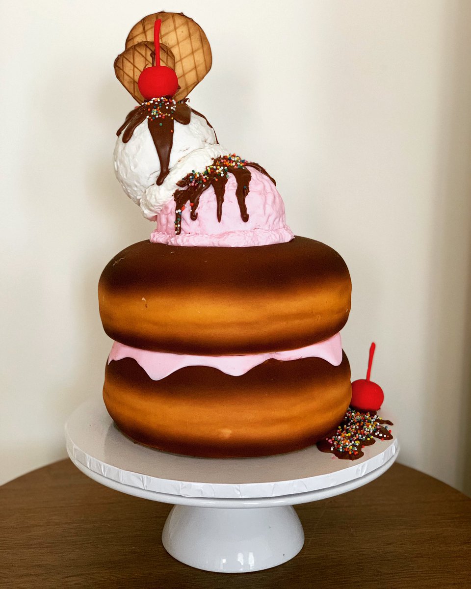 Clintons_Cakes's tweet photo. For all the donut and ice cream lovers, here a cake for you @clintons_cakes this week #cake #cakedecorating #fondant #sugarpaste #cakeart #foodiegram #adelaidefood #adelaide #adelaidecakes #cakesofadelaide #donuts #icecream #birthdaycake #birthday #celebrationcake #foodie https://t.co/VRlRbIsUeJ
