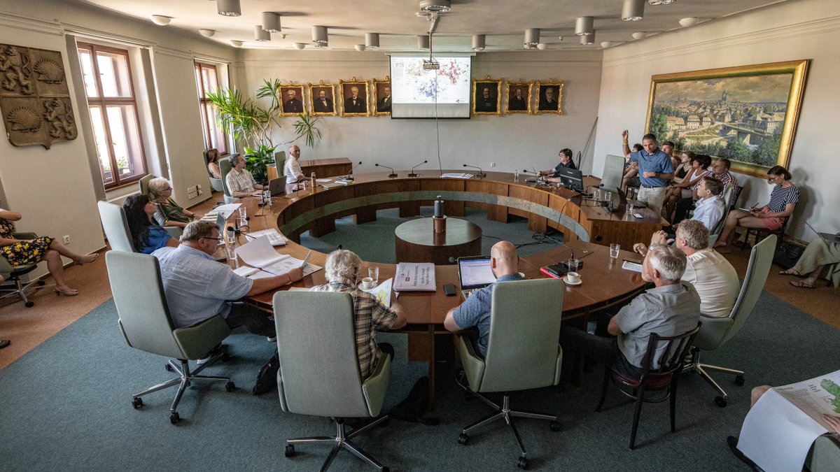UrbanPlannerCZE's tweet photo. The study for Jihlava is finished! 🎉🥳 During the handover, we presented to the council the possibilities of using the analyses for strategic and spatial planning. We are already working on the extension. We thank all our colleagues for the great cooperation. https://t.co/t4bduQaSwG
