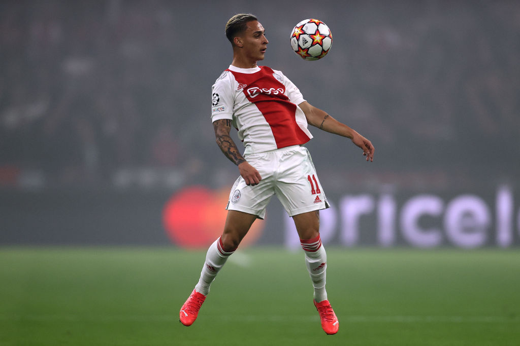 Manchester United are planning for Antony's arrival and medical tests, while contracts have been approved by clubs and player side. Five year deal with option for further season, here we go confirmed. 🚨🛩 #MUFC 

Ajax will receive €95m plus €5m in add-ons. It's done.