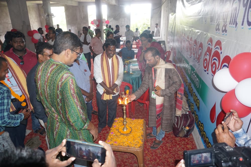 TAPAS_SAMAL89's tweet photo. A great event organized by the famous hotel #odiani &amp; #nuaalok organization at the place of peace #odianihotel. #Panikoili . Successfully collected 86 unit blood by the #centralredcrossbloodbank.
Congratulations to all of you.💐
@RinkuMo17120943 @NuaAlok @nua_alok https://t.co/5moLvgdczT