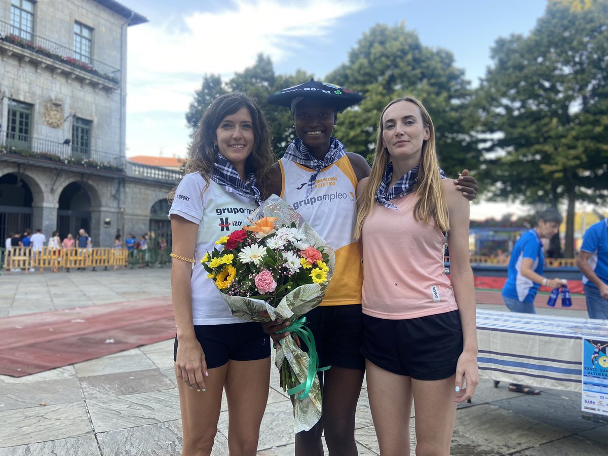 PamplonaAt's tweet photo. 👏🏽 Este fin de semana en la plaza de Lekeitio se ha disputado el tradicional concurso de altura organizado por el club Tximista. 

🥇@Jennifer_Laritz se impuso con un salto de 1,81 e @izasturrillas fue 2ª con 1,75. 👏🏽👏🏽👏🏽

#SoñemosSinLímites 💛💚 https://t.co/M19vzXY7Qo