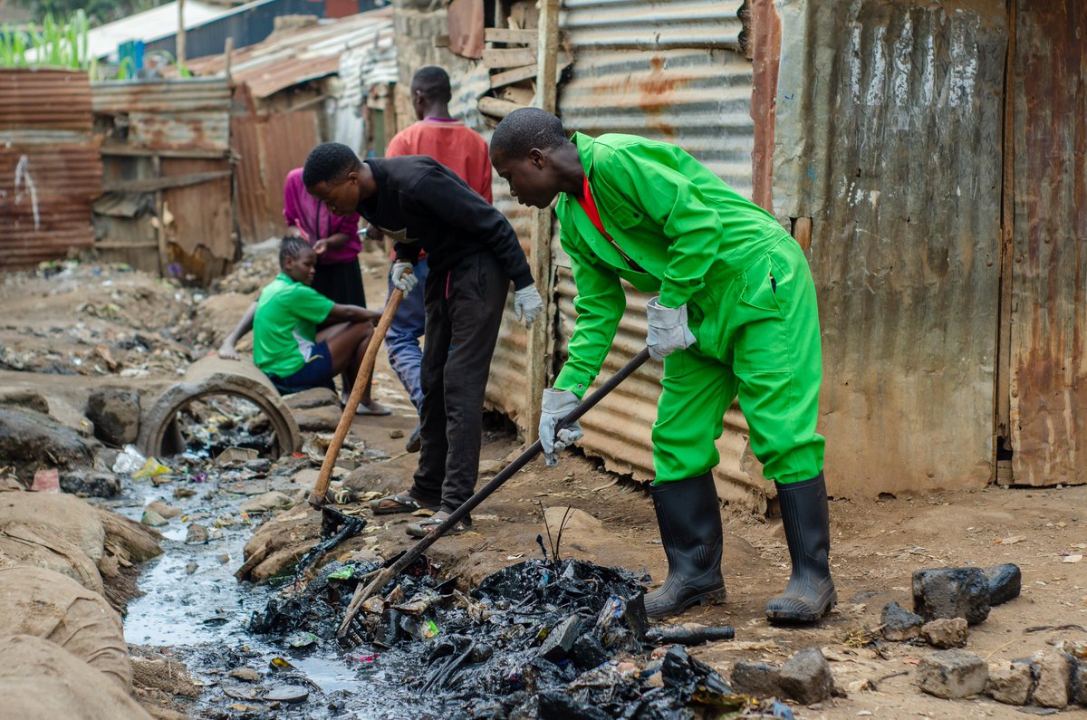 report_taka's tweet photo. 11:24 Most drainages in informal settlements, particularly Babadogo; look like this! Wouldn't it be nice if the #Nyumbakumi initiative included monthly community cleanups? #wajibika #kenyasafi #greencleanplanet @NemaKenya @ECOWARRIORSS https://t.co/W4bkLr9FJw via @ChemolexLtd