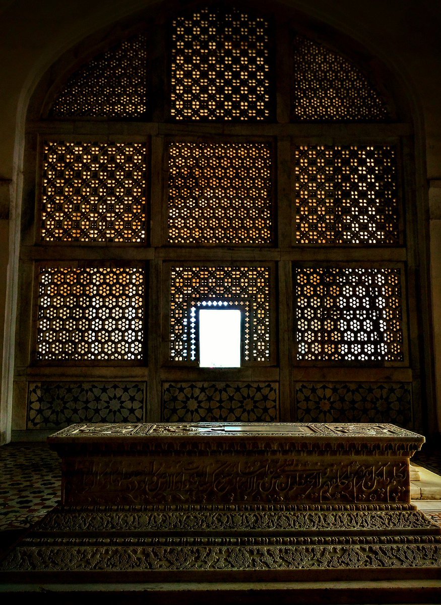 syedurahman's tweet photo. Tomb of #Mughal emperor Akbar. It was built in 1605–1613 by his son Jahangir and is situated in 119 acres of grounds in Sikandra, near Agra. The construction of the impressive mausoleum of one of the greatest emperors in India cost more than one and half million rupees. https://t.co/FtEW8lhkQE