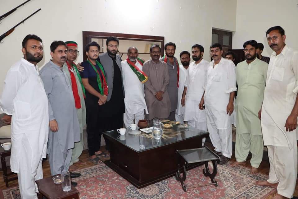 usmnjt's tweet photo. #UC97
حلقہ NA-108 کے علاقہ کوریاں روڈ سے ن لیگ کے رہنما ماسٹر مرتضٰی سنگھیڑہ کی اپنے گروپ کے ہمراہ پاکستان تحریک انصاف میں شمولیت اور حلقہ NA-108 کے ضمنی انتخاب میں عمران خان کی حمایت کا اعلان.
@FarrukhHabibISF 
@Hassanniazi1122 https://t.co/ue8FjedsBa