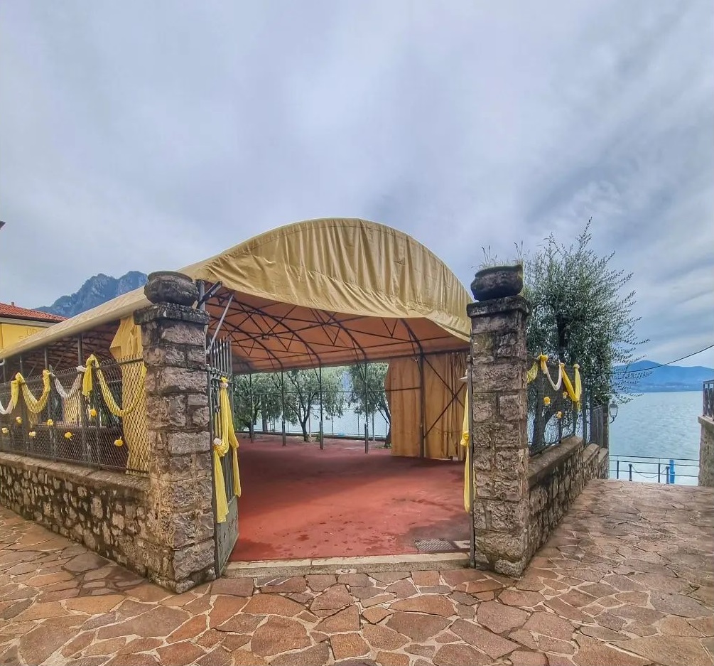 🎉 Da venerdì 2 a domenica 4 settembre, l'Oratorio di #RivadiSolto ospiterà la “Sagra del Pesce 20.22” dedicata, come da tradizione, alla degustazione di prelibati piatti di pesce di lago.
Scopri tutto il programma 👉 visitlakeiseo.info/eventi/sagra-d…
📸 Sagra del Pesce - Riva di Solto