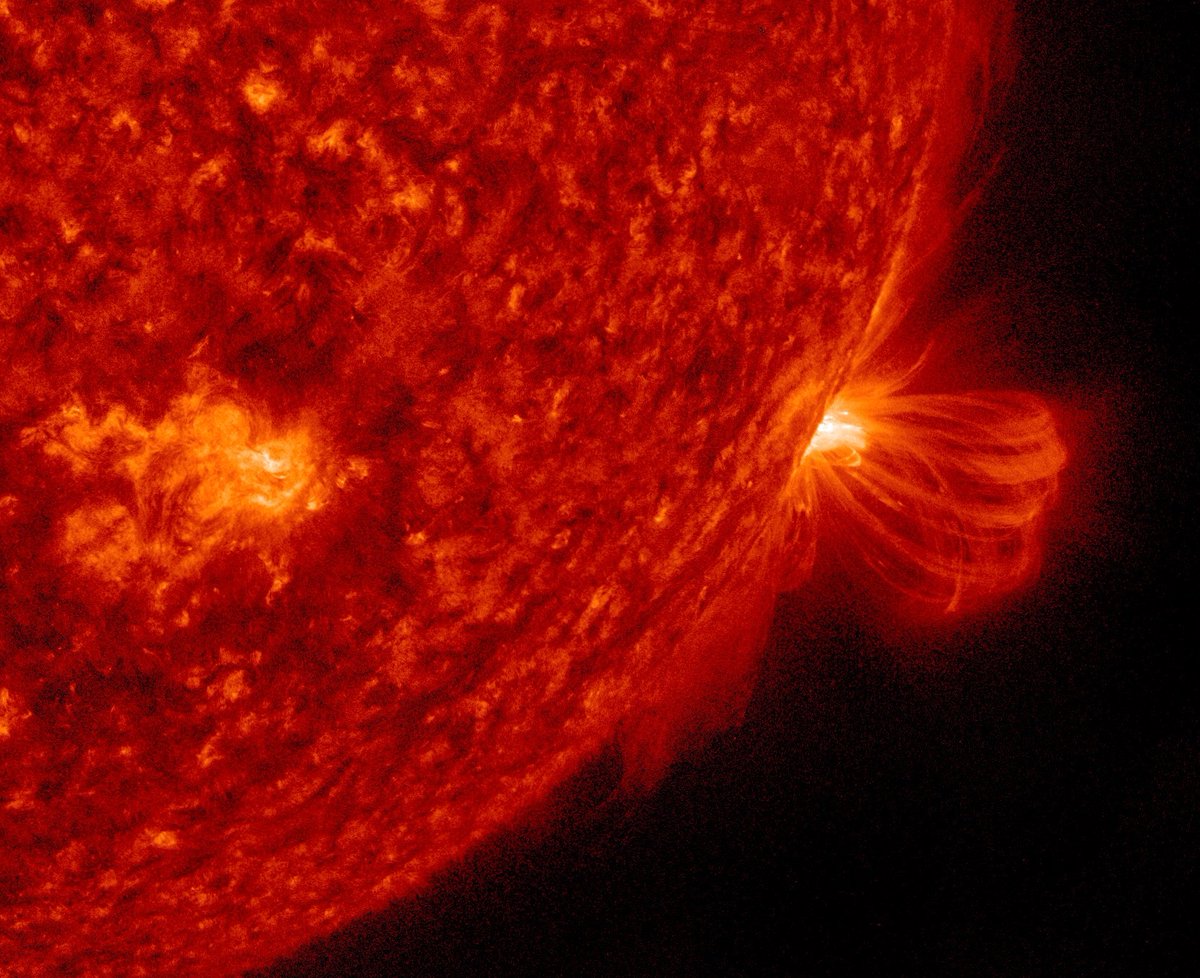 IBCSOLAR_Int's tweet photo. Wow - take a look at this live image of the #sun via satellite SDO with a spectacular eruption earlier today. Thanks to @DLR_next for sharing. Have a good start into a sunny week! #havesun https://t.co/qYDDCkOnWF