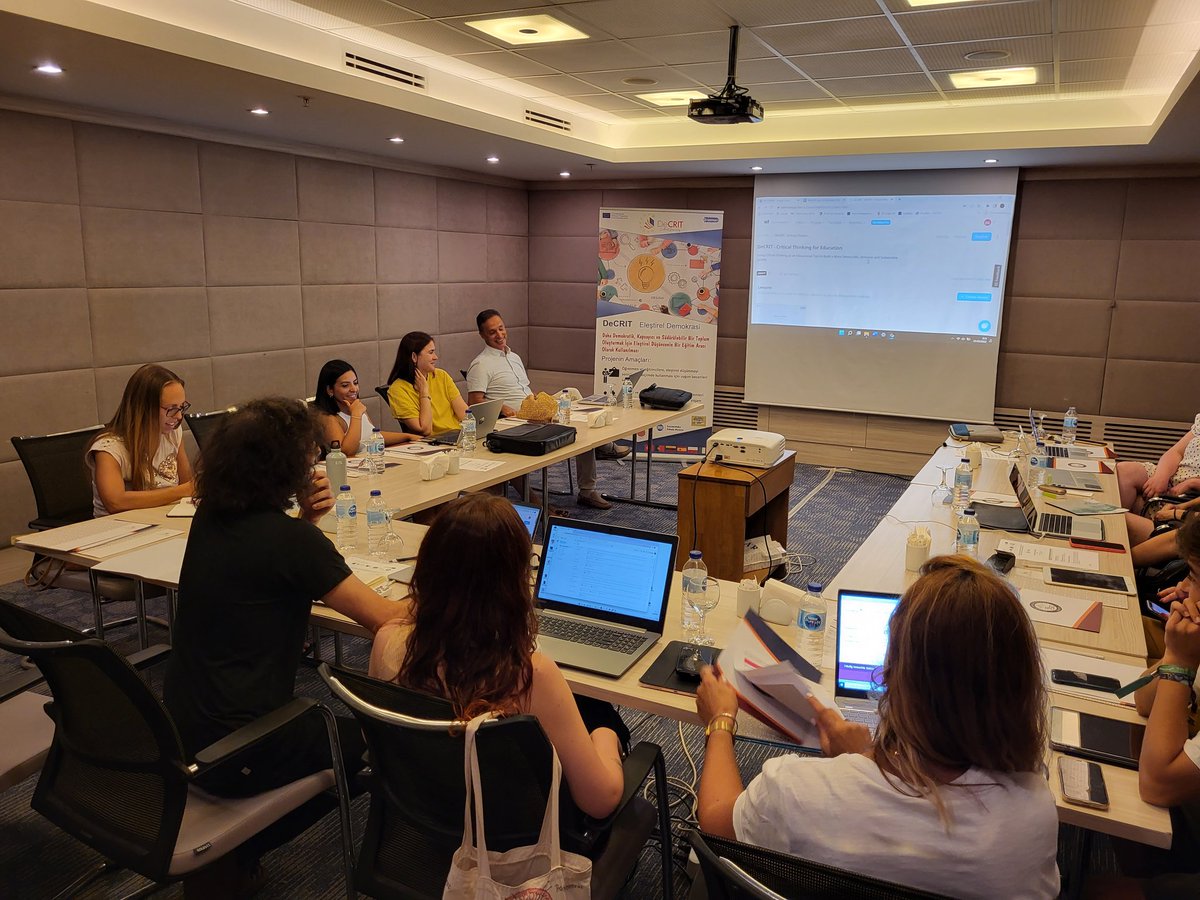 Reunión transnacional con los socios del proyecto DeCrit para coordinar el desarrollo de la plataforma de aprendizaje online y presentar la versión final del ebook formativo sobre Democracia Crítica. Bursa (Turquía).
<a href="/sepiegob/">SEPIE</a> <a href="/educacyl/">Educación JCyL</a> <a href="/PeyamiSafaPDR/">Peyami Safa Ortaokulu Rehberlik Servisi</a> 
<a href="/decrit_eu/">DeCRIT</a>