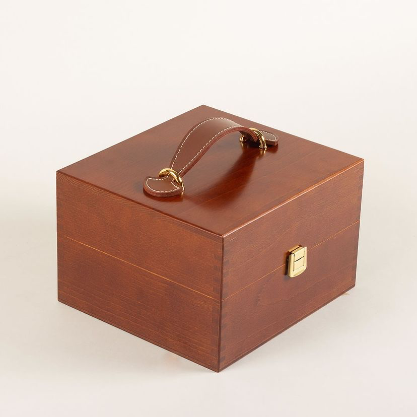 Saphir_medaille's tweet photo. The best valet box to store all your shoe care kit.
Shop here https://t.co/lEbElQ80w1
Repost @shoecare_shop
#suède #shoecleaner #saphirmedailledor1925 #leathershoes #shoecare #shoes #valetbox https://t.co/EdhGn1aSsR