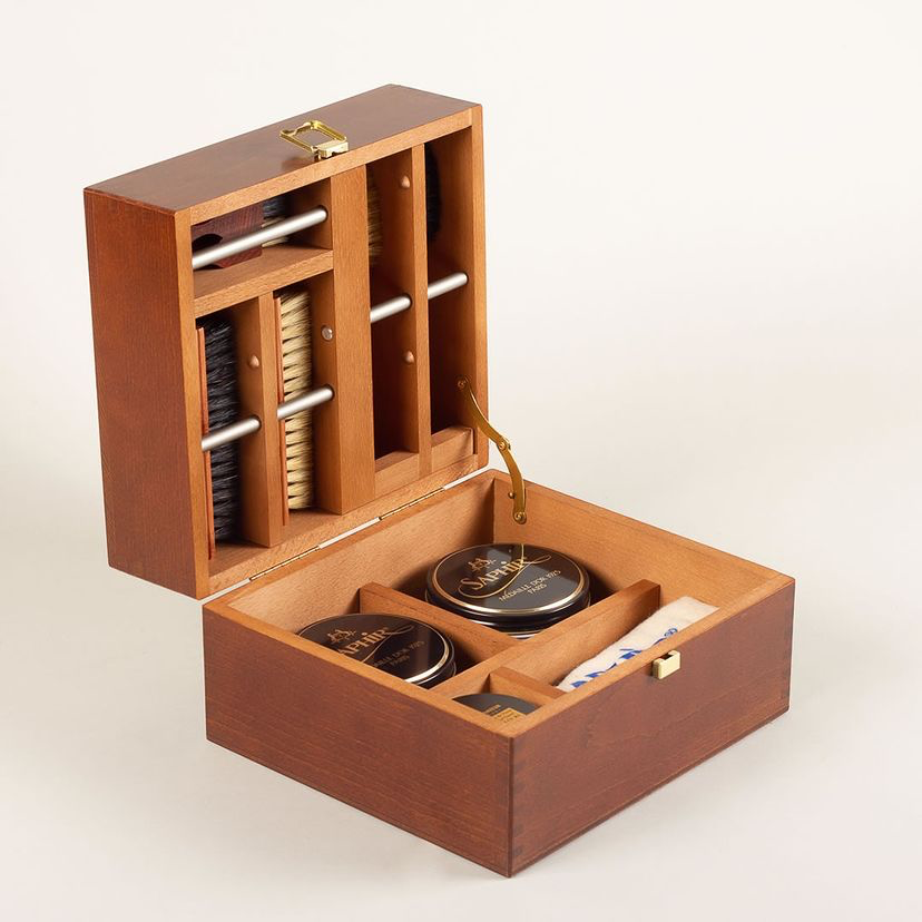 Saphir_medaille's tweet photo. The best valet box to store all your shoe care kit.
Shop here https://t.co/lEbElQ80w1
Repost @shoecare_shop
#suède #shoecleaner #saphirmedailledor1925 #leathershoes #shoecare #shoes #valetbox https://t.co/EdhGn1aSsR