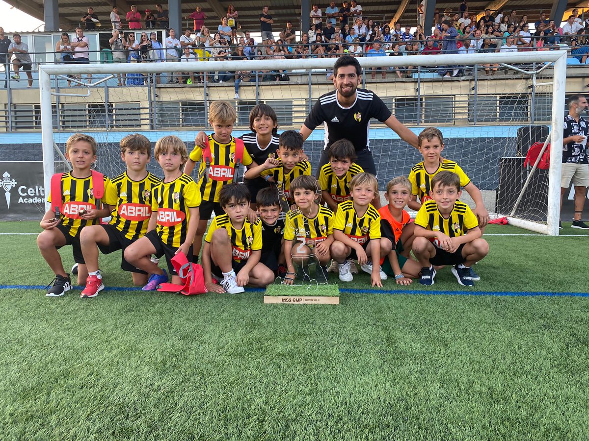 PabloAlonsoo's tweet photo. Muy buena experiencia ayer en la #MS2Cup. 
Gran día para el @RapidodeBouzas, con los tres equipos presentes en la entrega de premios.

2022/23 ✅️ https://t.co/lcAN0F2aH8