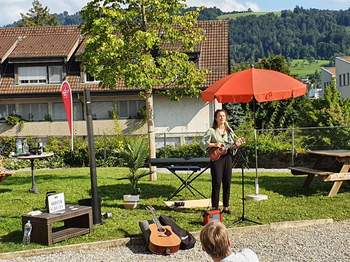 almacilurzo's tweet photo. GM: I am still flying. Our singer songwriter aftrnoon #rawmusic Session Vol. 1 was a blast. My cheeks are still glowing from the sun and joy 😂❤️🔥 #womansupport gig 4/5 done ☑️ https://t.co/S83VLfVpjo