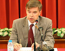 Сегодня, 29 августа, исполняется 73 года Чрезвычайному и Полномочному Послу в отставке Вадиму Викторовичу Серафимову, возглавлявшему Посольство Российской Федерации в Социалистической Республике Вьетнам в 2005-2009 гг.