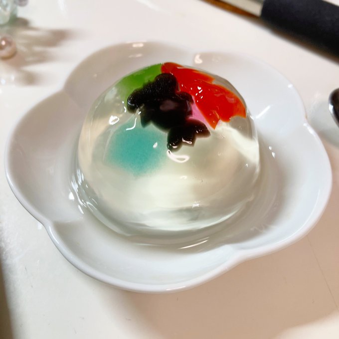 そういえば…コミケの差し入れ美味しくいただきました。描き手の寿命を伸ばして下さってありがとうございます…ありがとうございます… 