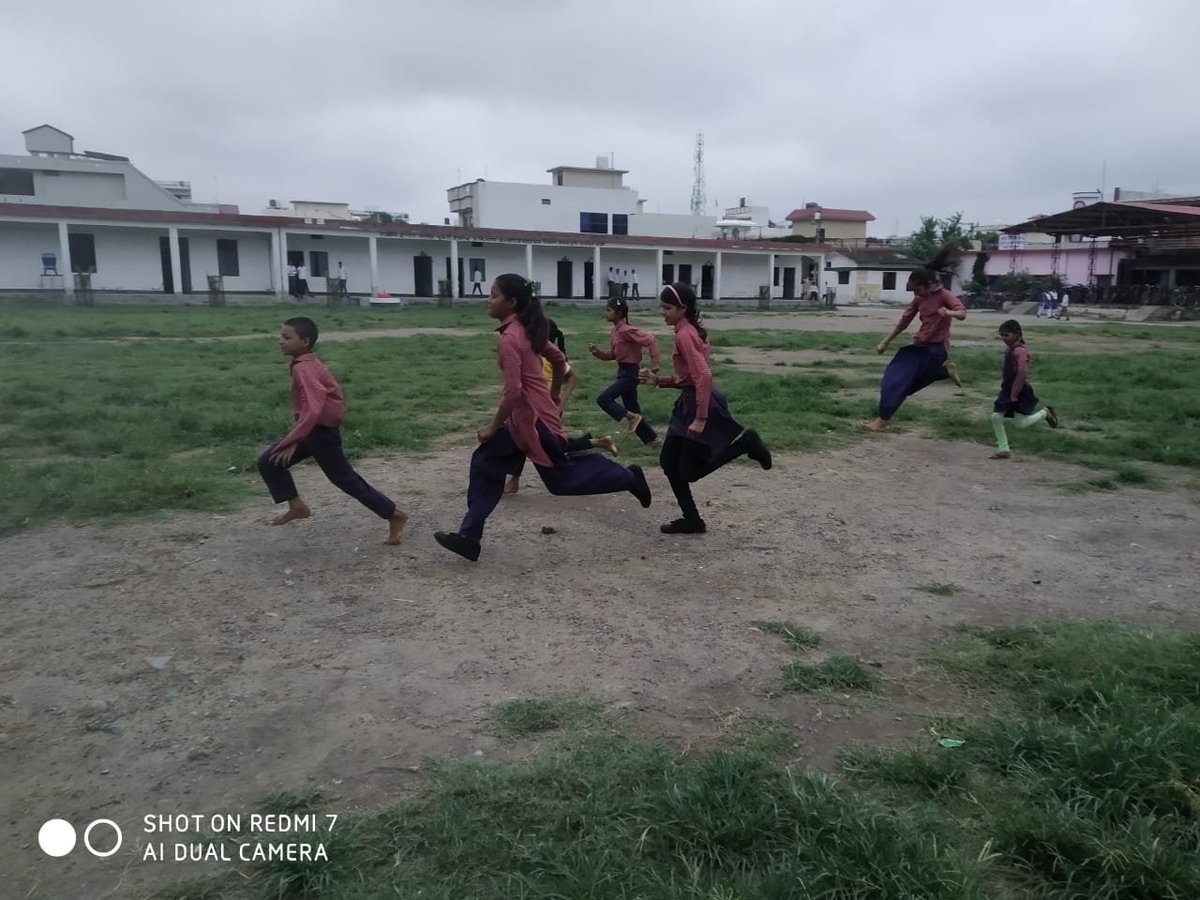 नेहरू युवा केंद्र उधमसिंह नगर द्वारा चुकटी देवरिया किच्छा में मेजर ध्यानचंद जी को याद कर पुष्प अर्पित करने के पश्चात् युवाओं को खेल के प्रति प्रेरित किया गया साथ ही राष्ट्रीय खेल दिवस मनाया गया| 
#Aaokhele #NationalSportsDay