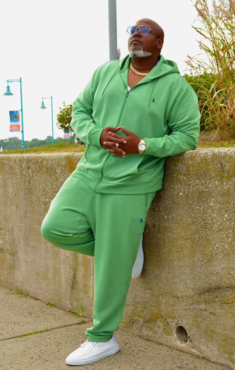 MisterCouncil's tweet photo. Check the latest episode of Saturday Motivation with Mister Council on #YouTube. Motivating minds and changing lives in 2022! Help me get to 1000 subscribers and don't forget to like and share. 💪🏾❤️💯 #MC #BetterManChronicles
Frames #PriveRevaux Watch #MovadoBold 
Shoes #ColeHaan https://t.co/lpRsoVgFhv