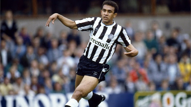 NufcDay's tweet photo. 29 Aug 1987

HE'S BRAZILIAN, HE ONLY COST O.575 MILLION

New arrival Mirandinha was presented to the crowd before kickoff, 

However he hadn't signed in time to debut against Forest and was forced to watch from the stand. 

#NUFC @brunoog97 #JOELINTON 🇧🇷 @NUFC https://t.co/IVekZT4bSo