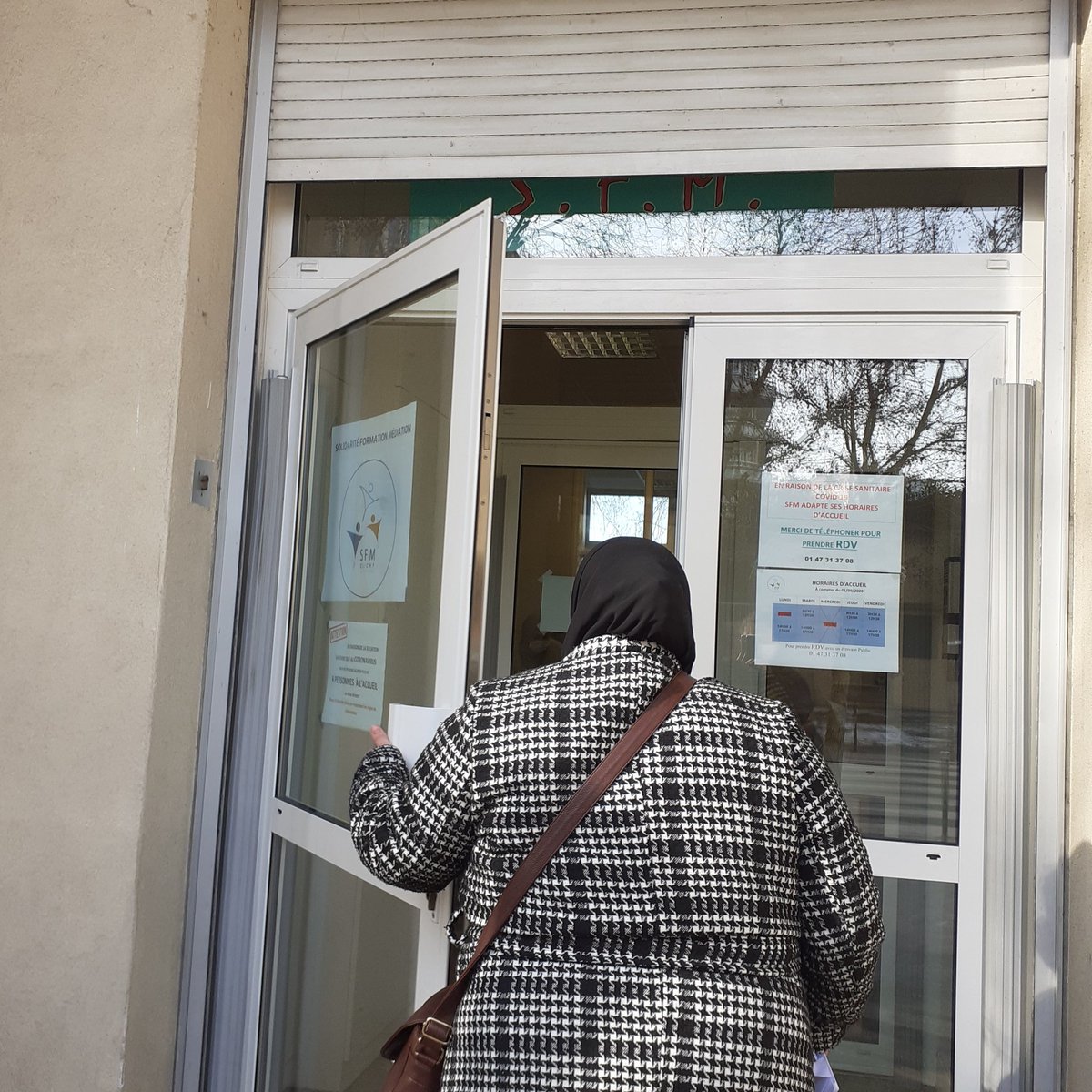 SfmClichy's tweet photo. 👩‍🏫C'est bientôt la réentrée aussi chez SFM avec la réouverture de nos bureaux le jeudi 01/09.
👉Les inscriptions pour nos activités (cours de français...) sont à nouveau possible
👉Reprise de l'accès aux droits
#association #villedeclichy https://t.co/gKvQMuDTju