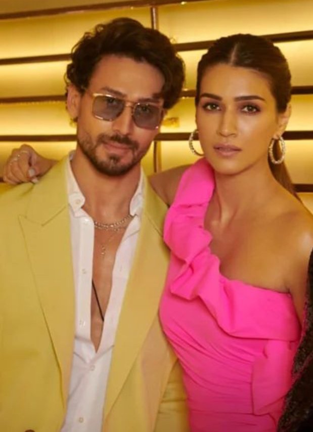 ClaretMagazine's tweet photo. #KritiSanon #TigerShroff 
The sensational duo to appear on the audience-favourite #KoffeewithKaranSeason7 in its next episode. It is gonna be great fun as fascinating gossips shall come out!!!
#Trending https://t.co/CZNXipSzNQ