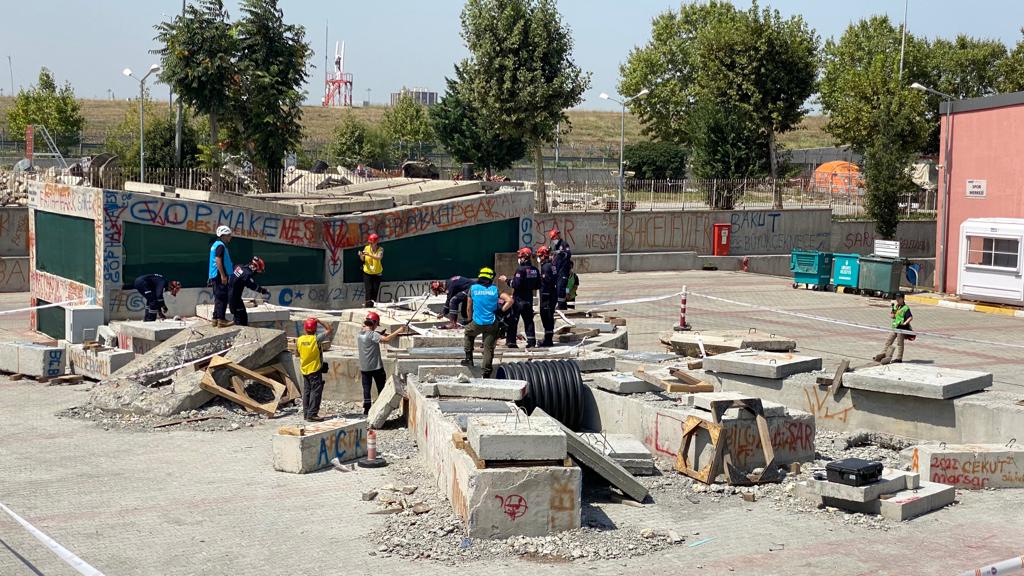GEA__SAR's tweet photo. 28 Ağustos Pazar sabahı 06.00'da başlayan ve tüm gün süren #GEA Birleşmiş Milletler #INSARAG "Hafif Arama Kurtarma Ekibi" #akreditasyon tatbikatı gece boyunca devam etti.
https://t.co/kq5fkfPrVk
#GEASAR #USAR #IEC #classification #search #rescue #coordination https://t.co/dFeGP6oUom