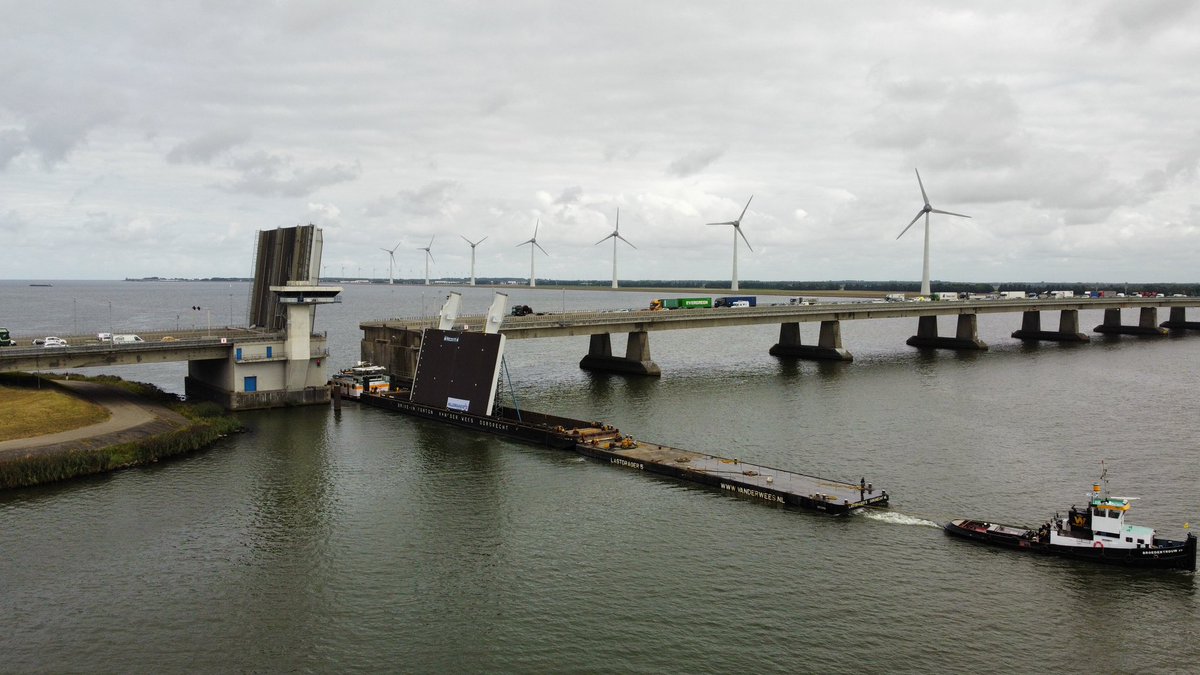 Brug ontmoet brug #houtribsluisbrug #ketelbrug #roggebot #N307 <a href="/FlevoWegen/">FlevoWegen</a>