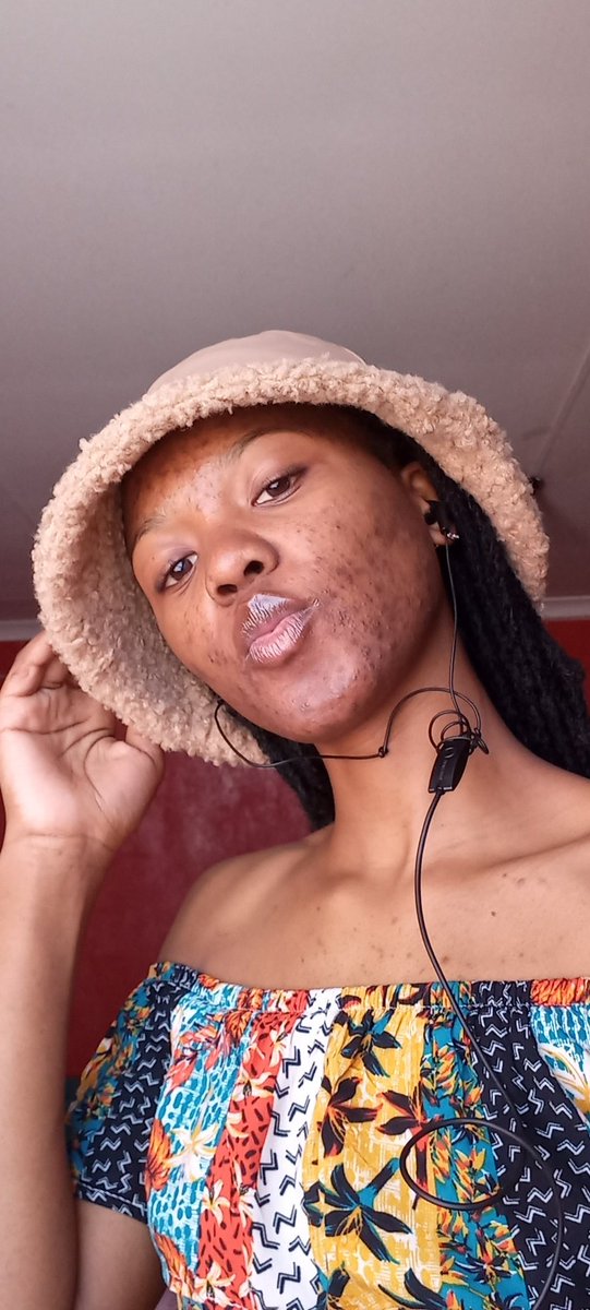 A little insight of what my life living with acne has been like 🧵🧵