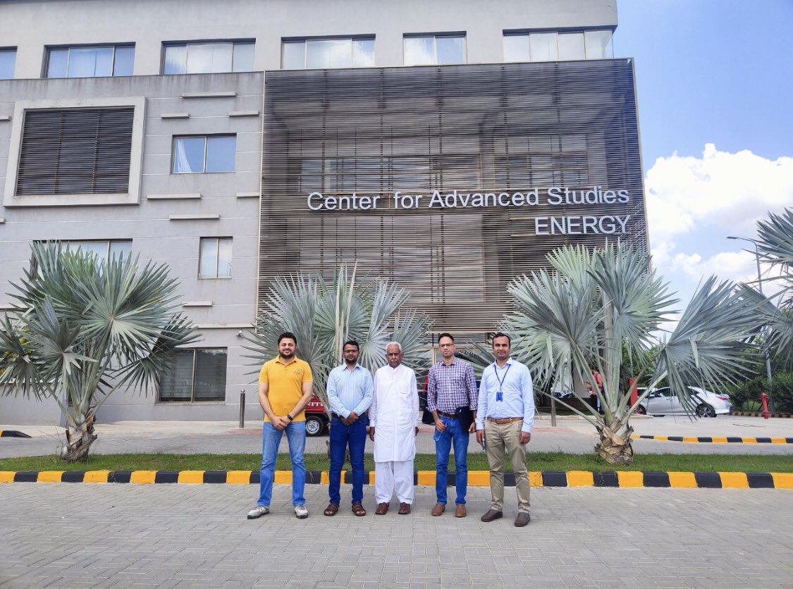 mohsinj_'s tweet photo. MS Electrical Engineering Power Thesis defense presentation under title "ELECTRIC VEHICLE BATTERY PACK BALANCING TECHNIQUE".
#alhumdulillah #uspcase #nust https://t.co/JNaUKibGEY