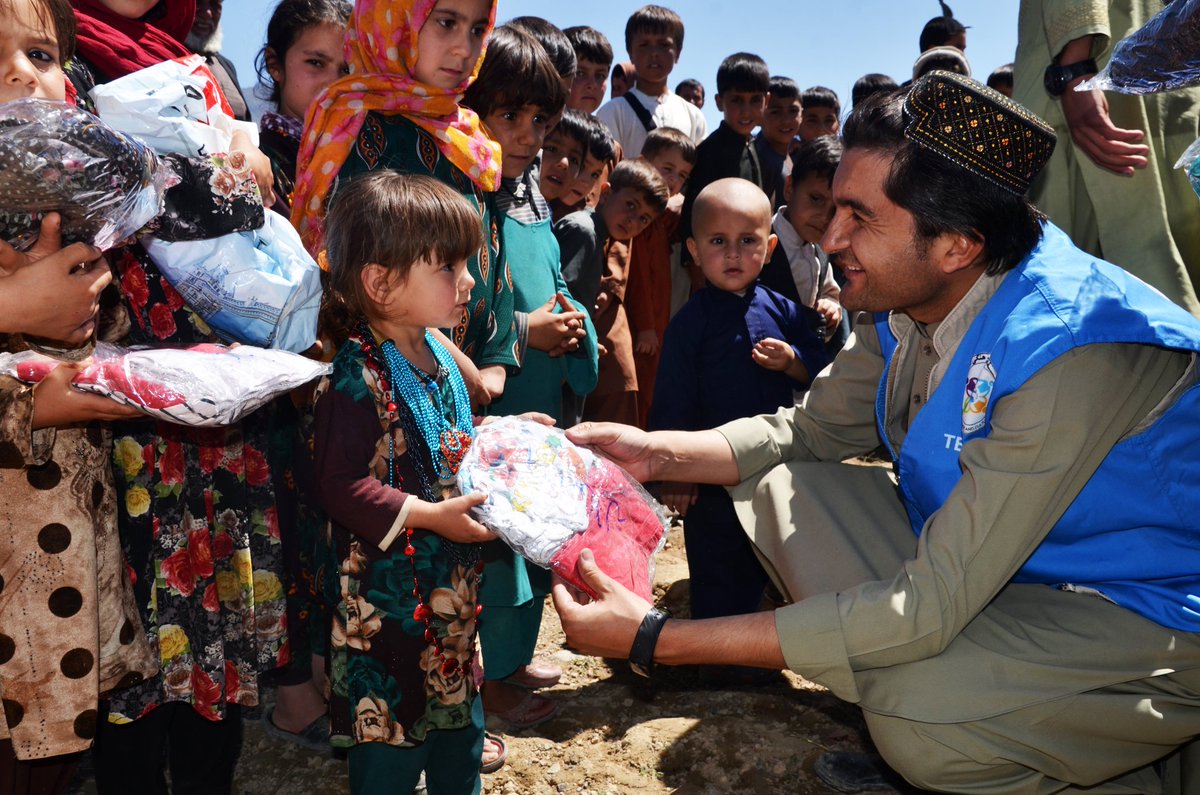 tesamuhorg's tweet photo. During our team's visit to the flood-affected district of #Khoshi, they handed over some warm clothes to #children as their toys and belongings got immersed in mud brought by the flood!

https://t.co/oNQNOS4NA0 https://t.co/xW3lzWlgGE
